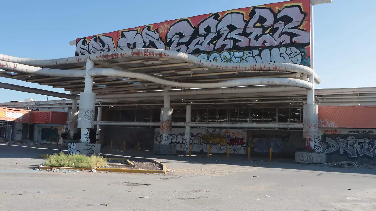 Supermercado abandonado Glorieta Juárez (1)